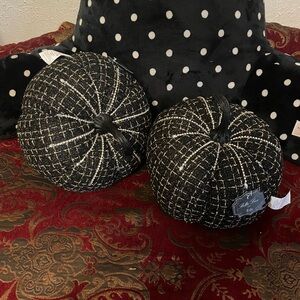 Bella Luxx Black and Gold Tweed Decor